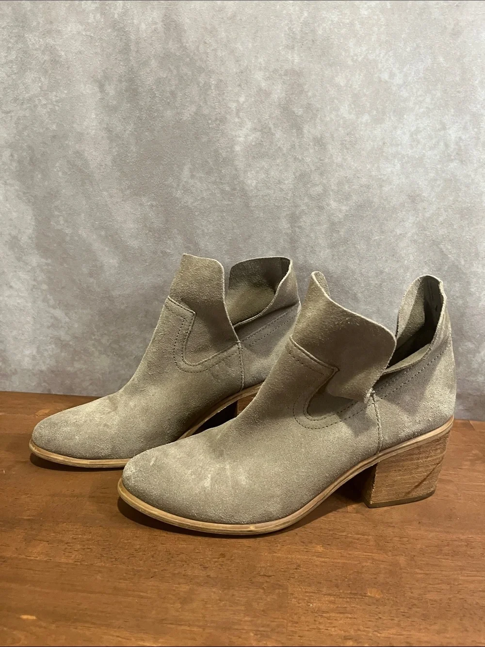 BP Suede Ankle Boots in Light Taupe size 8